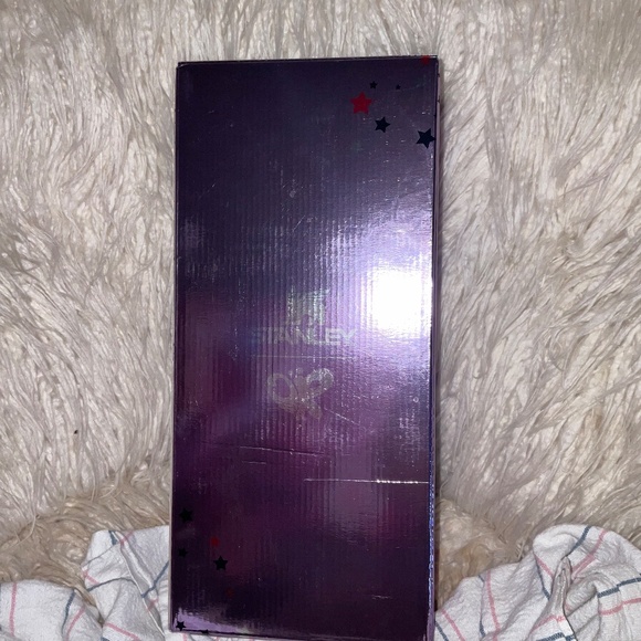 Stanley x Olivia Rodrigo Quencher H2.0 FlowState 40 oz Tumbler, Brand New in Box - Picture 4 of 7